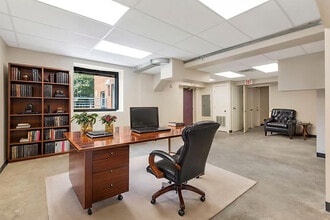 2330 Victory Pky, Cincinnati, OH for lease Interior Photo- Image 1 of 9