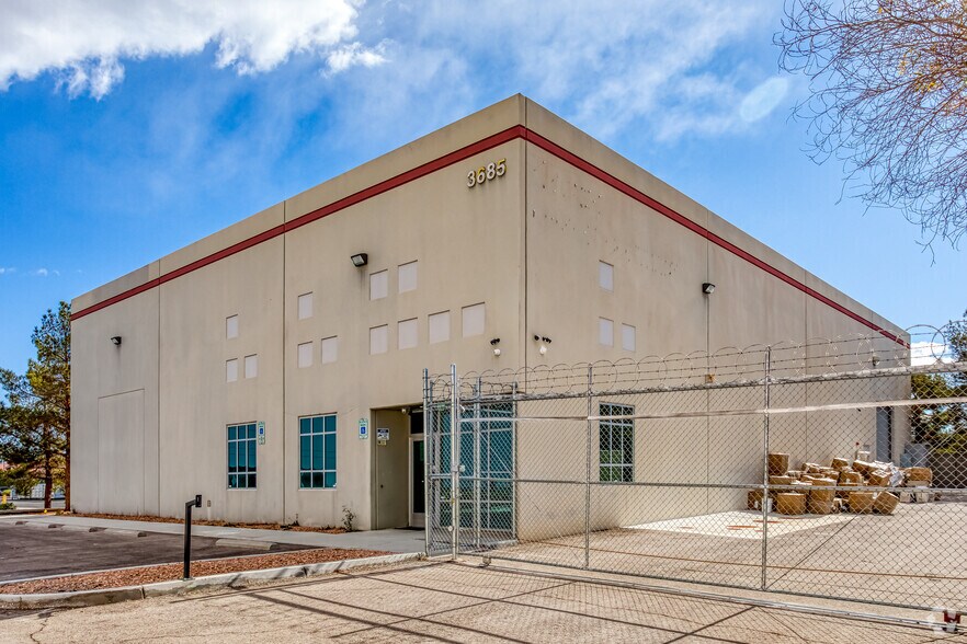 3685 Post Rd, Las Vegas, NV à vendre - Photo du bâtiment - Image 2 de 11