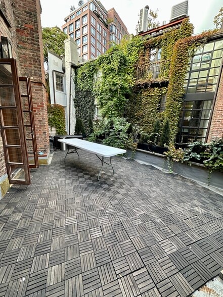 60 Greenwich Ave, New York, NY for sale - Building Photo - Image 3 of 9