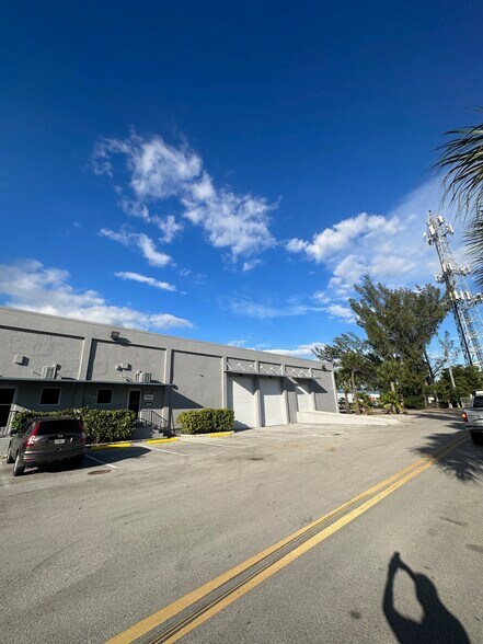 7441-7571 NW 78th St, Medley, FL à louer - Photo du bâtiment - Image 1 de 24
