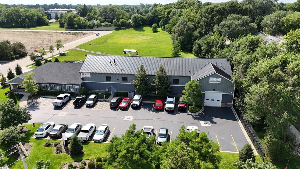 325 Marshall Ave, Aurora, IL for sale - Building Photo - Image 3 of 14