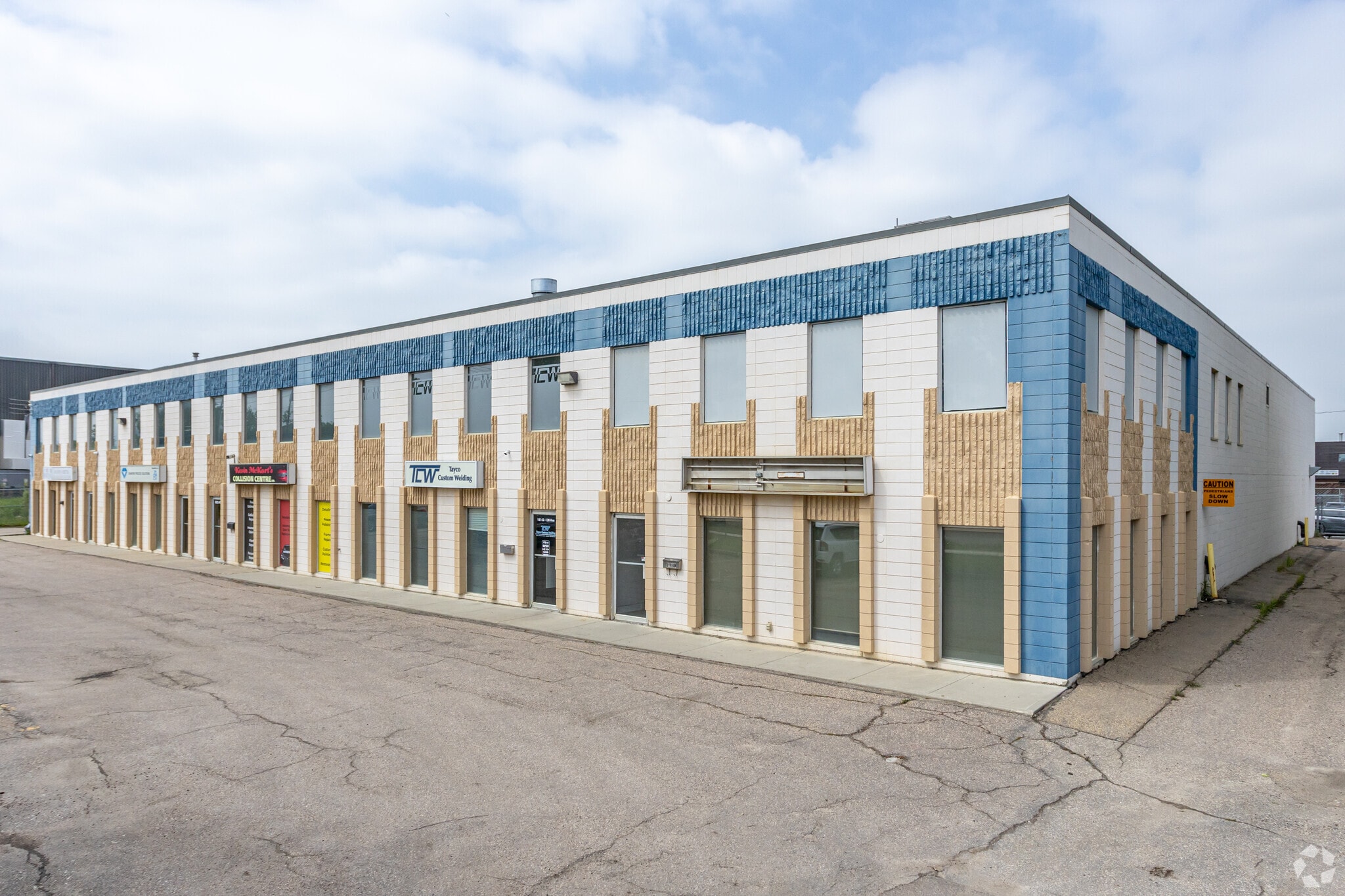 15140 128th Ave NW, Edmonton, AB for sale Primary Photo- Image 1 of 4