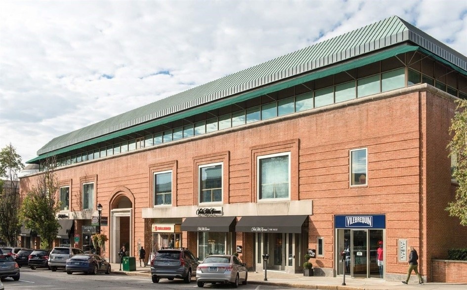 200 Greenwich Ave, Greenwich, CT à louer - Photo du bâtiment - Image 2 de 2