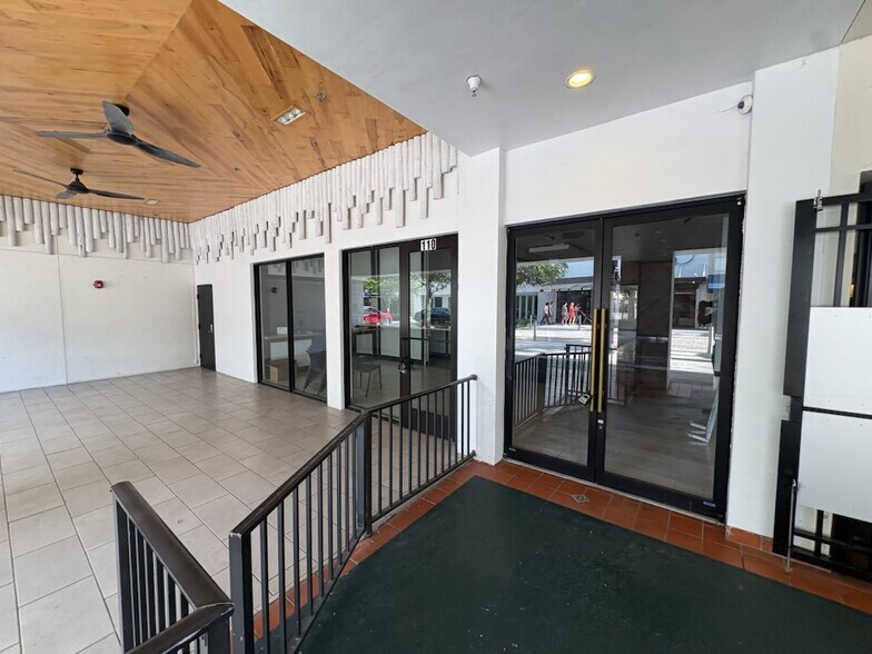 330 Clematis St, West Palm Beach, FL à louer - Photo du bâtiment - Image 3 de 7