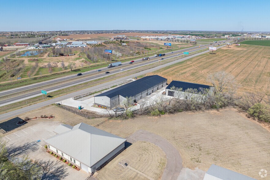 121 Airport Rd, Goldsby, OK à louer - Photo du bâtiment - Image 2 de 14