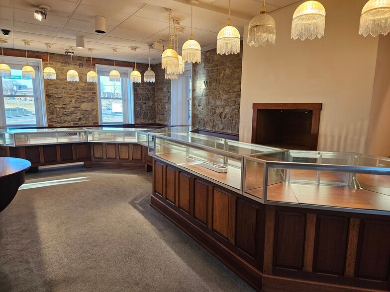 3144 Hamilton Blvd, Allentown, PA for sale - Interior Photo - Image 3 of 10