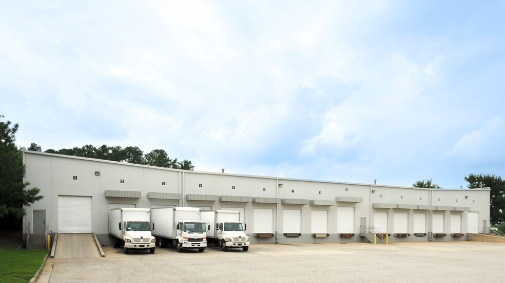 560 Atlanta S Pky, College Park, GA for lease - Building Photo - Image 2 of 21