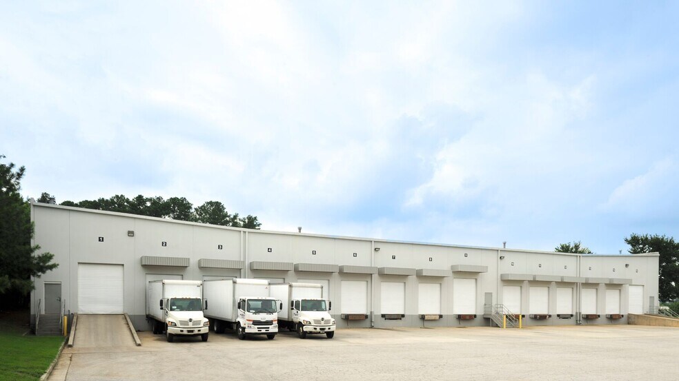 560 Atlanta S Pky, College Park, GA à louer - Photo du bâtiment - Image 2 de 21