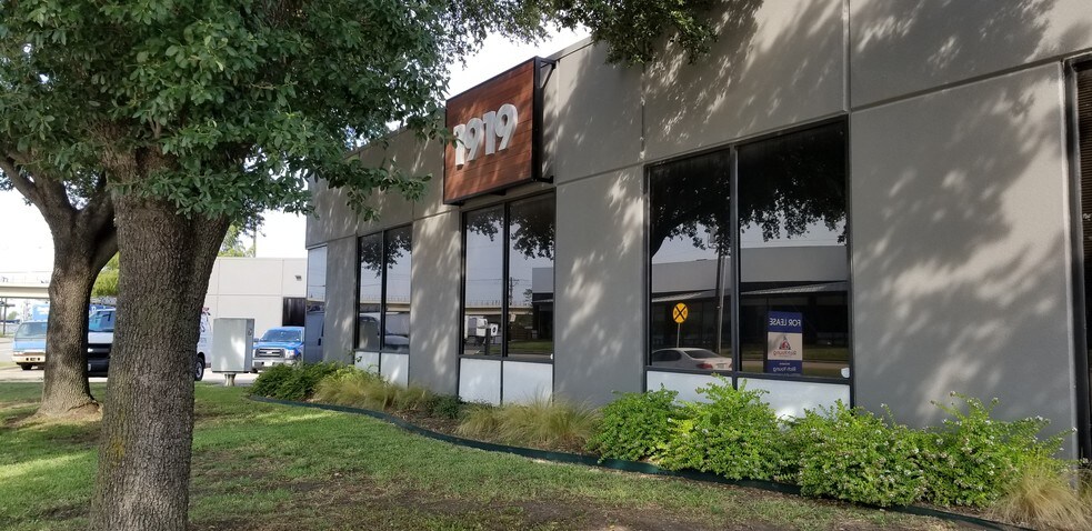 1911 Old Denton Rd, Carrollton, TX for lease - Building Photo - Image 2 of 3