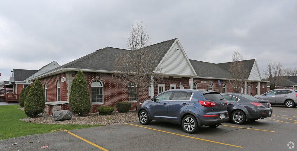 8600 Main St, Williamsville, NY à louer - Photo du bâtiment - Image 2 de 4