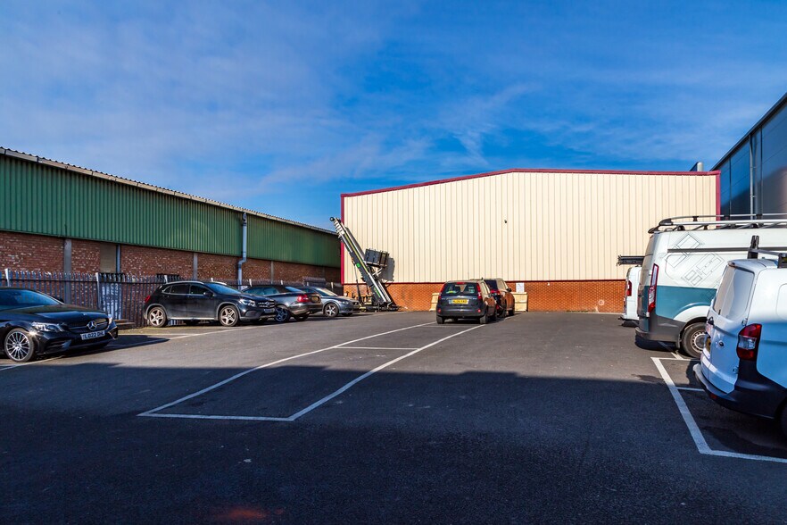 52-56 Standard Rd, Londres à louer - Photo du bâtiment - Image 3 de 6