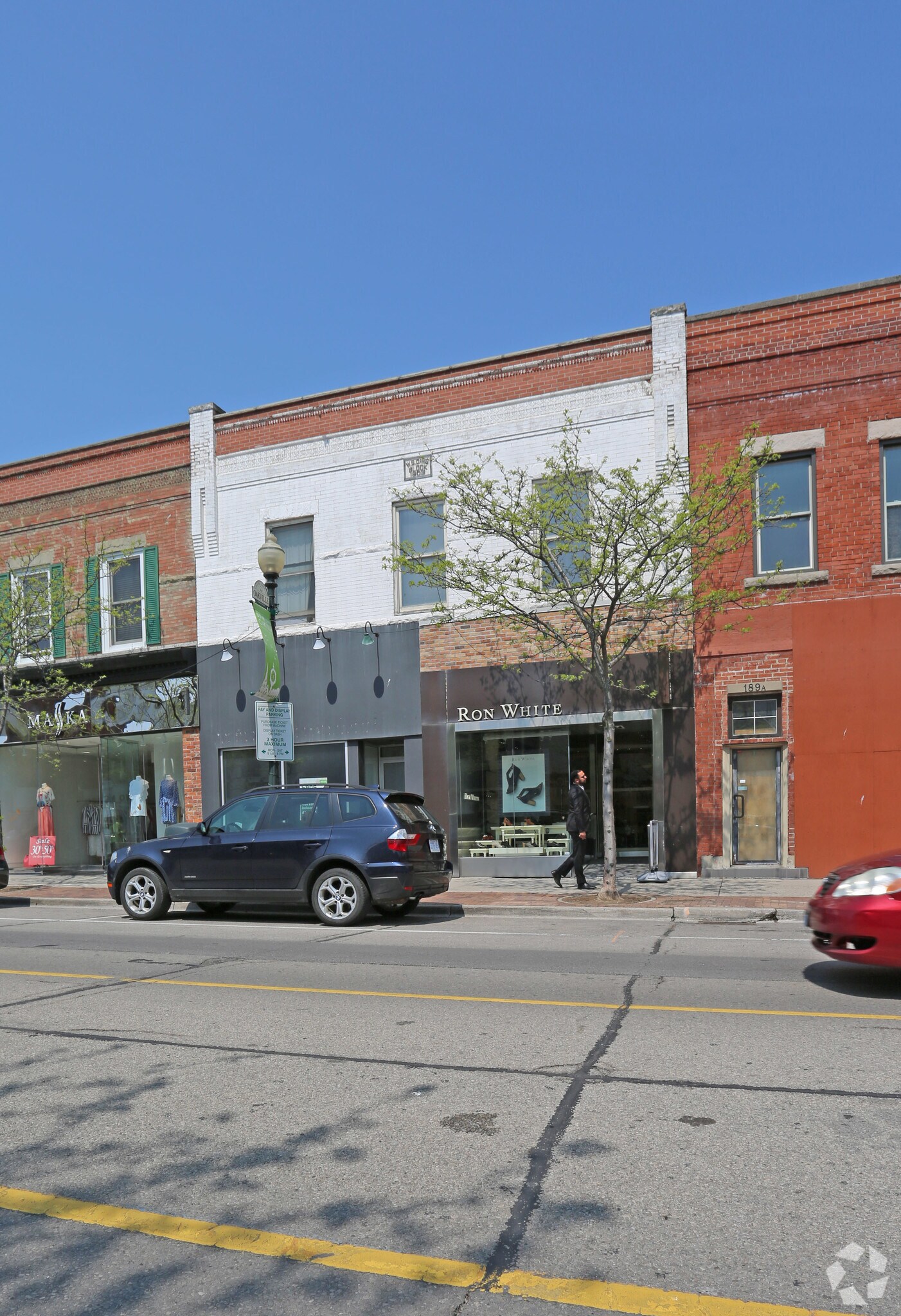 187-189 Lakeshore Rd E, Oakville, ON à vendre Photo principale- Image 1 de 1