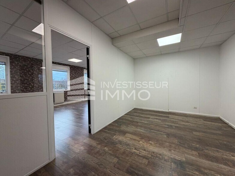 Office in Lognes for lease - Interior Photo - Image 3 of 5