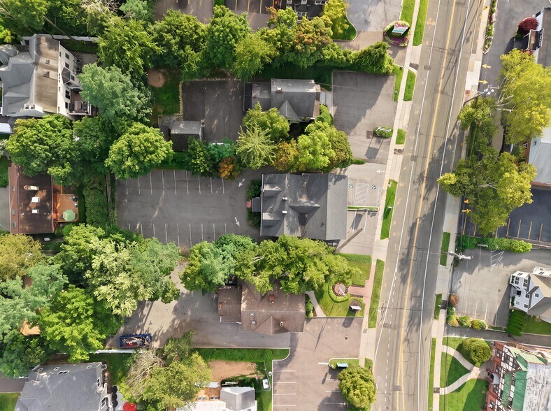 168 Main St, Huntington, NY à louer - Photo du bâtiment - Image 3 de 14