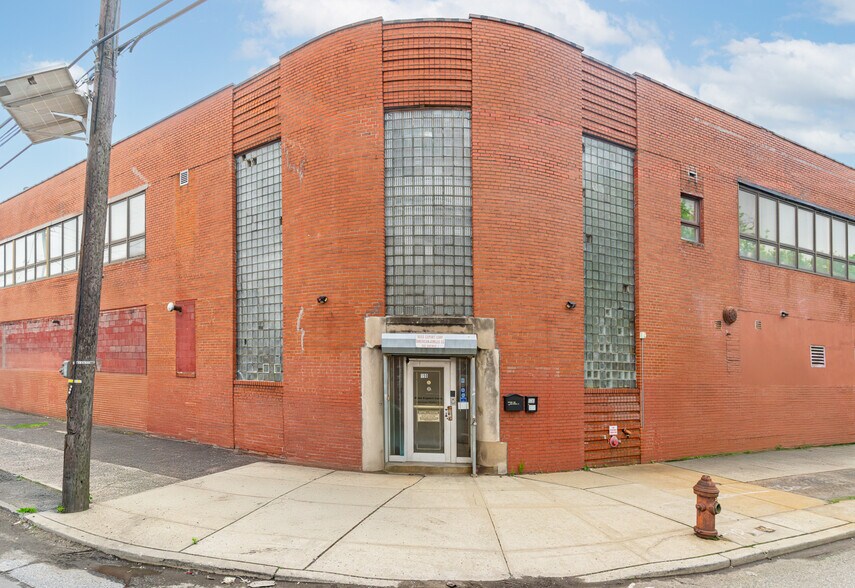 150 Avenue L, Newark, NJ à vendre - Photo du bâtiment - Image 2 de 49