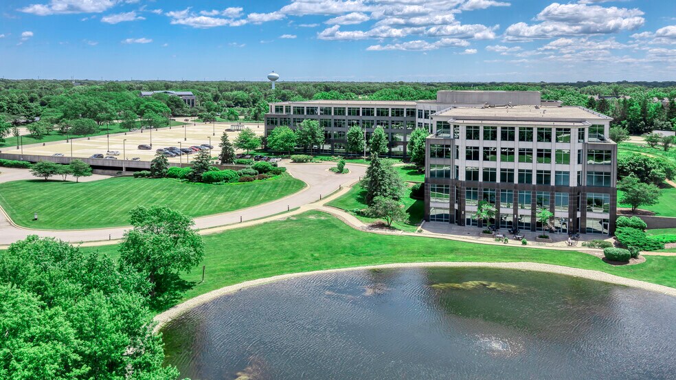 1900 West Field Ct, Lake Forest, IL for lease - Building Photo - Image 2 of 4