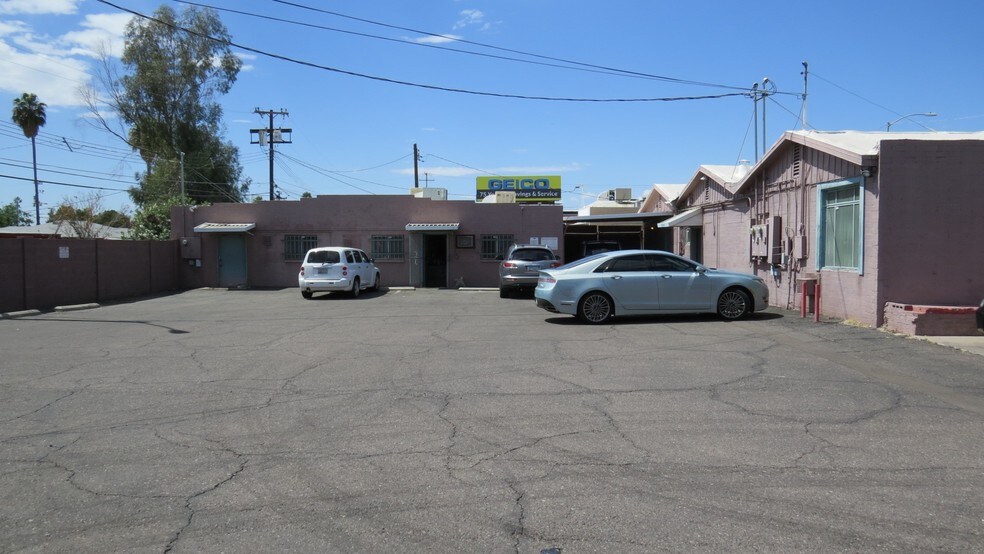 2221-2225 E Indian School Rd, Phoenix, AZ à vendre - Photo du bâtiment - Image 3 de 59