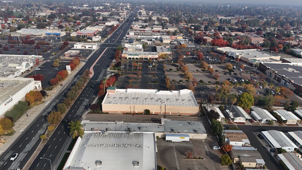 2234 S Mooney Blvd, Visalia, CA for sale - Building Photo - Image 2 of 4