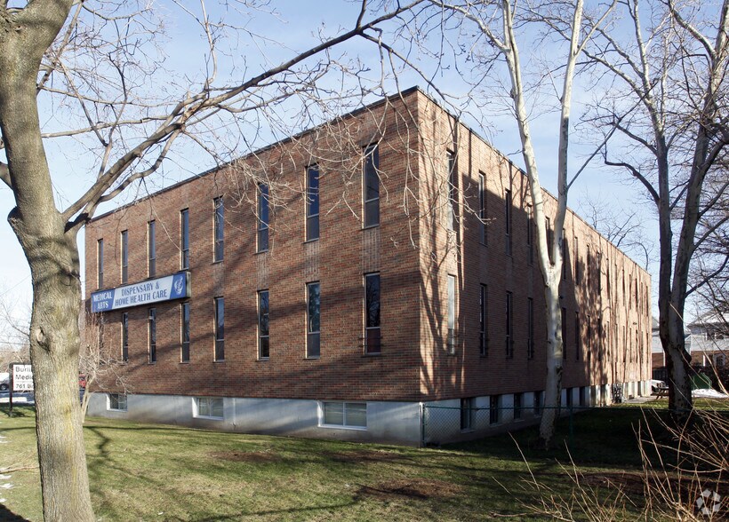 761 Brant St, Burlington, ON for lease - Building Photo - Image 2 of 4