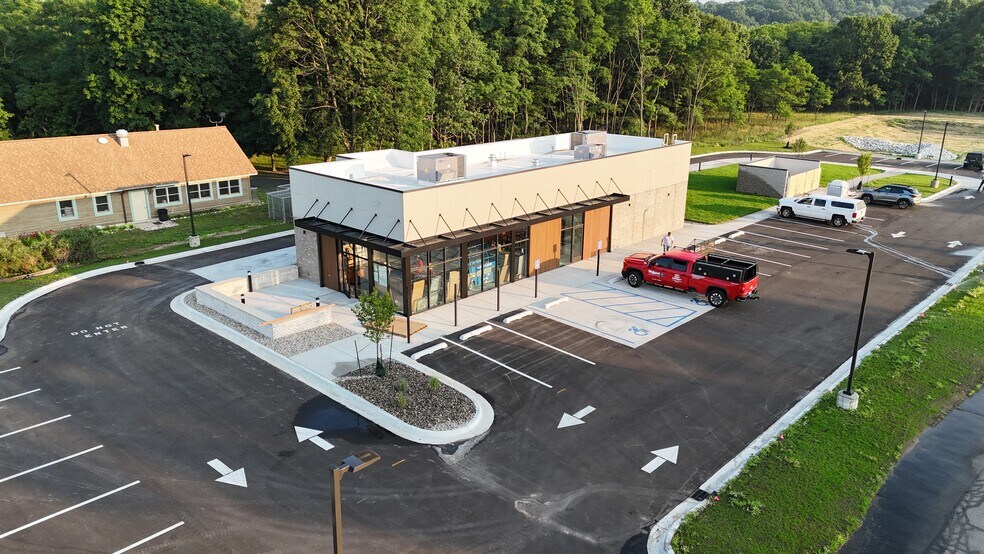 200 Parkdale Ave, Manistee, MI à vendre - Photo du bâtiment - Image 2 de 6