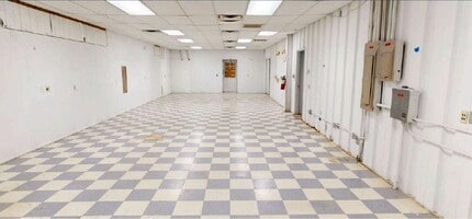 555 N 13th St, Rogers, AR à louer Photo intérieure- Image 1 de 5