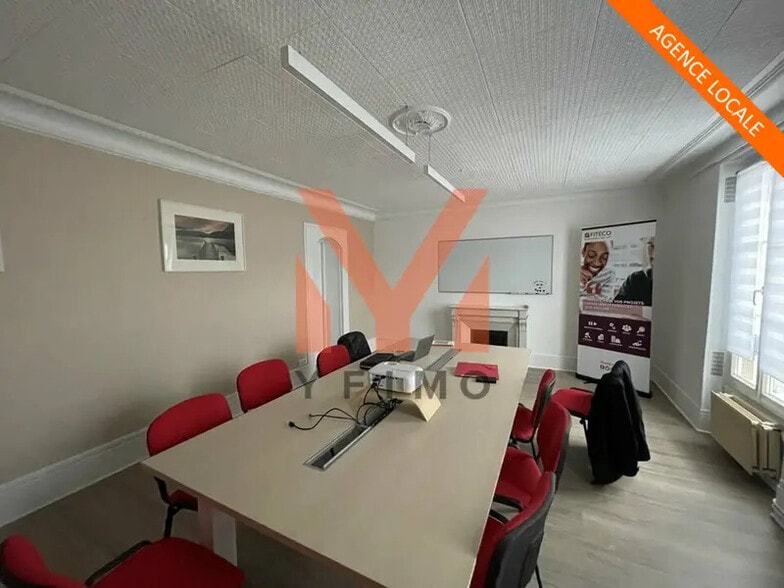 Office in Les Mureaux for sale - Interior Photo - Image 1 of 7