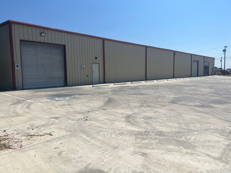 123 Deborah, New Braunfels, TX for lease - Building Photo - Image 2 of 4