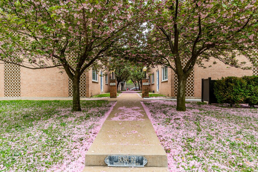 5086-5092 Waterman Blvd, Saint Louis, MO for sale - Building Photo - Image 1 of 15