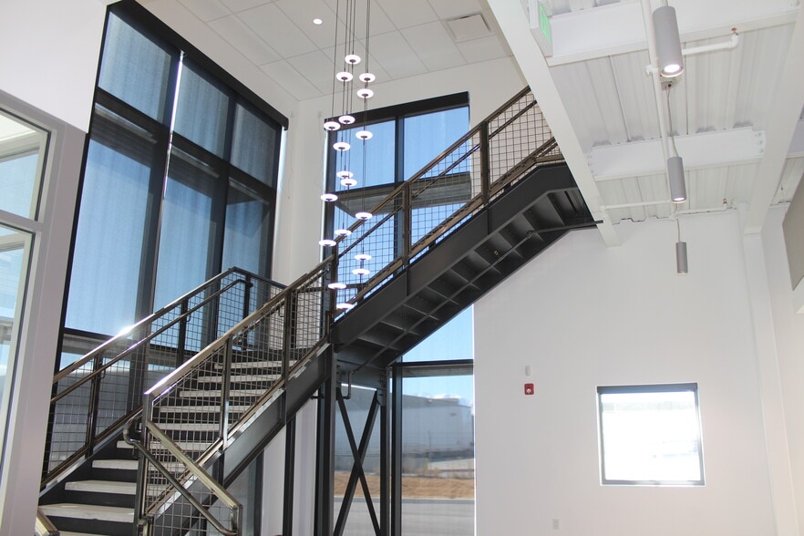 3070 W Directors Row, Salt Lake City, UT for lease - Building Photo - Image 3 of 14