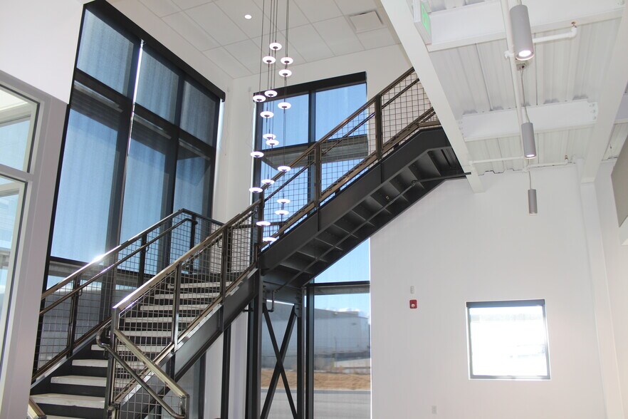 3070 W Directors Row, Salt Lake City, UT à louer - Photo du bâtiment - Image 3 de 14