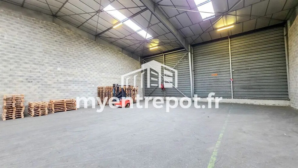 Industrial in Marseille for lease - Building Photo - Image 3 of 7