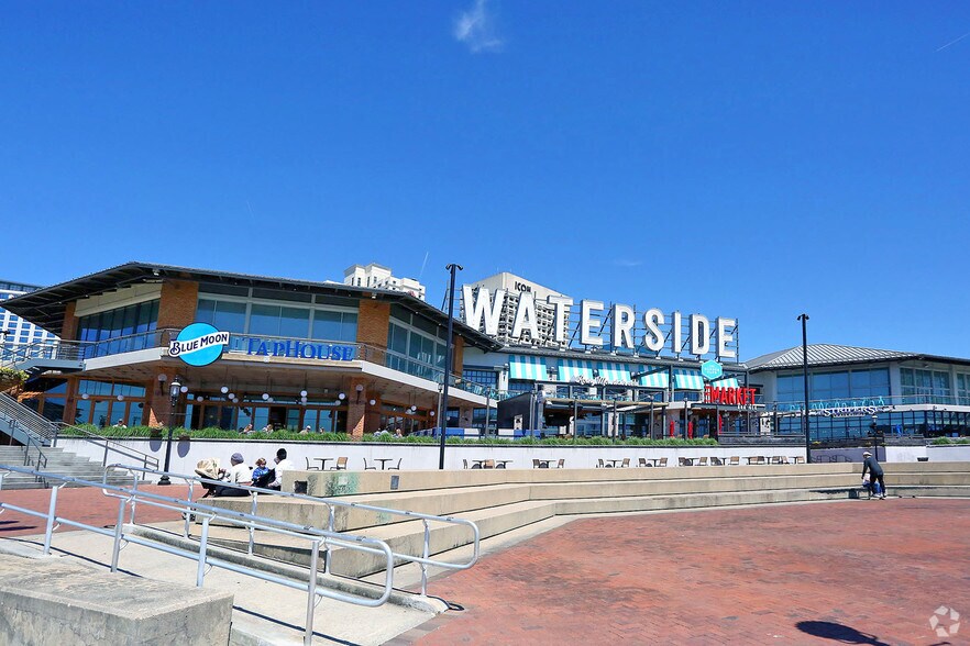 333 Waterside Dr, Norfolk, VA à louer - Photo principale - Image 1 de 24