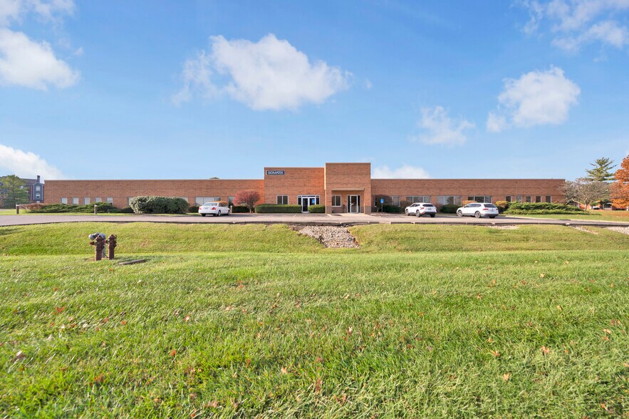 1445 Kemper Meadow Dr, Cincinnati, OH à vendre - Photo du bâtiment - Image 2 de 34