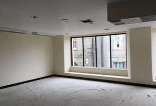 32 Market Pl, Penzance for lease Interior Photo- Image 2 of 2