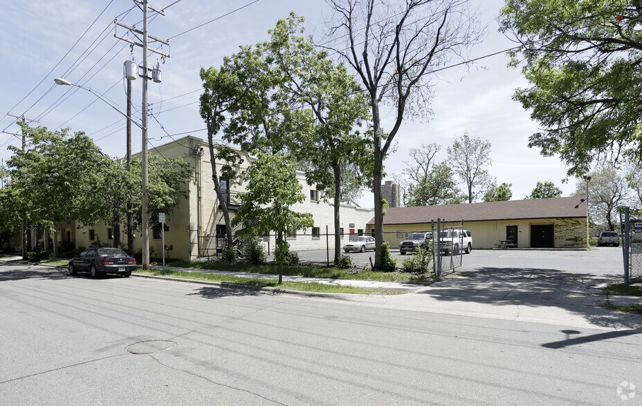 807 13th Ave S, Minneapolis, MN à vendre - Photo du bâtiment - Image 3 de 4