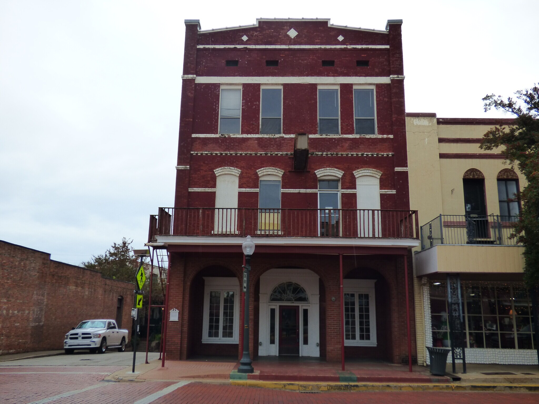 330 E Main St, Nacogdoches, TX à vendre Photo du bâtiment- Image 1 de 13