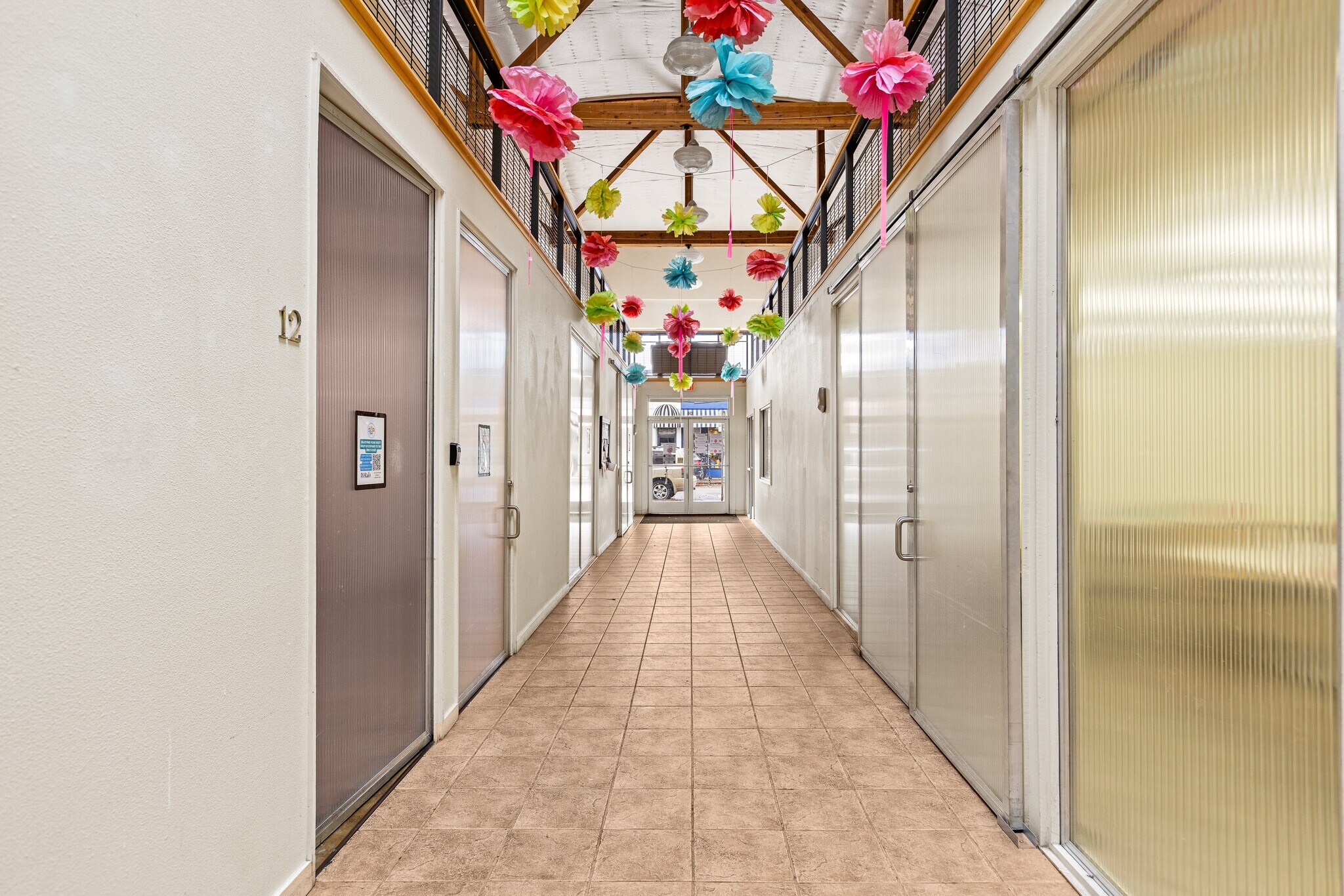 136 SE 3rd Ave, Hillsboro, OR à louer Photo intérieure- Image 1 de 11