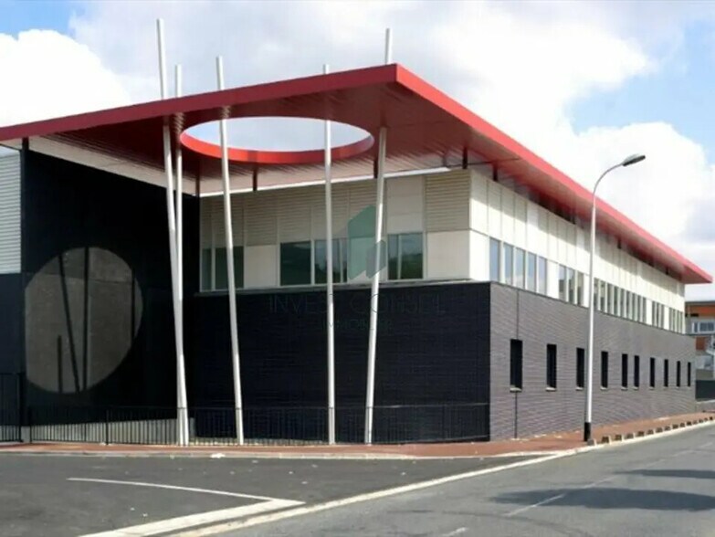 Industriel dans La Courneuve à louer - Photo du bâtiment - Image 2 de 6
