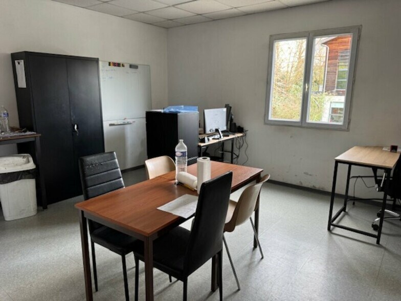 Industrial in Craponne for lease - Interior Photo - Image 2 of 6