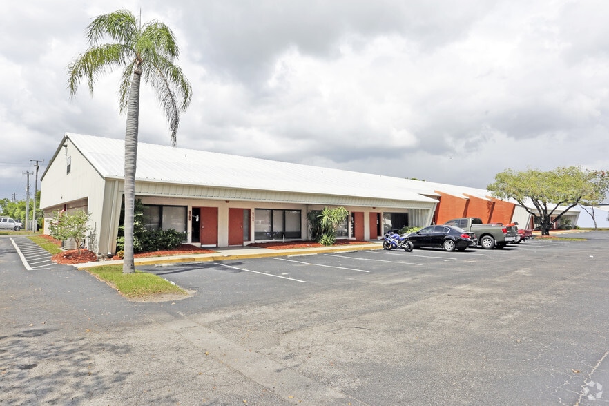 5734 Corporation Cir, Fort Myers, FL for lease - Primary Photo - Image 1 of 7