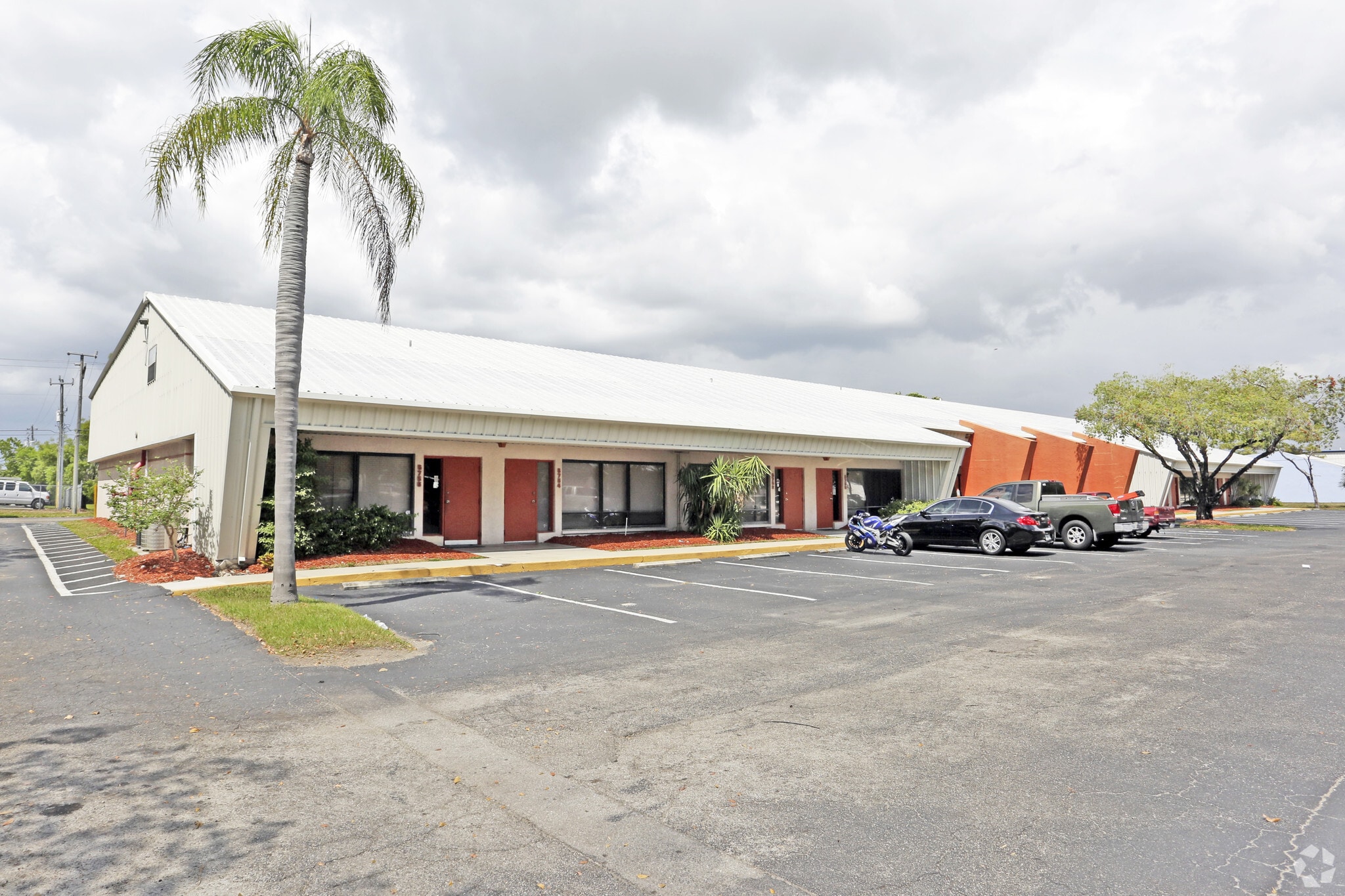 5734 Corporation Cir, Fort Myers, FL for lease Primary Photo- Image 1 of 8