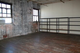 1300 W 13th St, Kansas City, MO for lease Interior Photo- Image 2 of 6