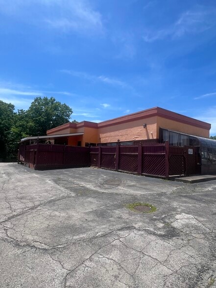 3031 Mahoning Ave, Youngstown, OH à vendre - Photo du bâtiment - Image 2 de 8
