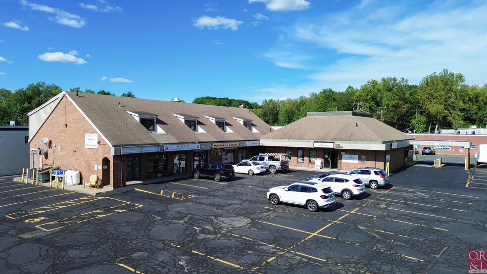 252-260 Hartford Ave, Newington, CT à louer - Photo du bâtiment - Image 2 de 4