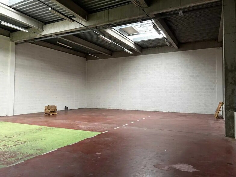 15 Rue Jean Zay, Saint-Priest à louer - Photo du bâtiment - Image 2 de 21