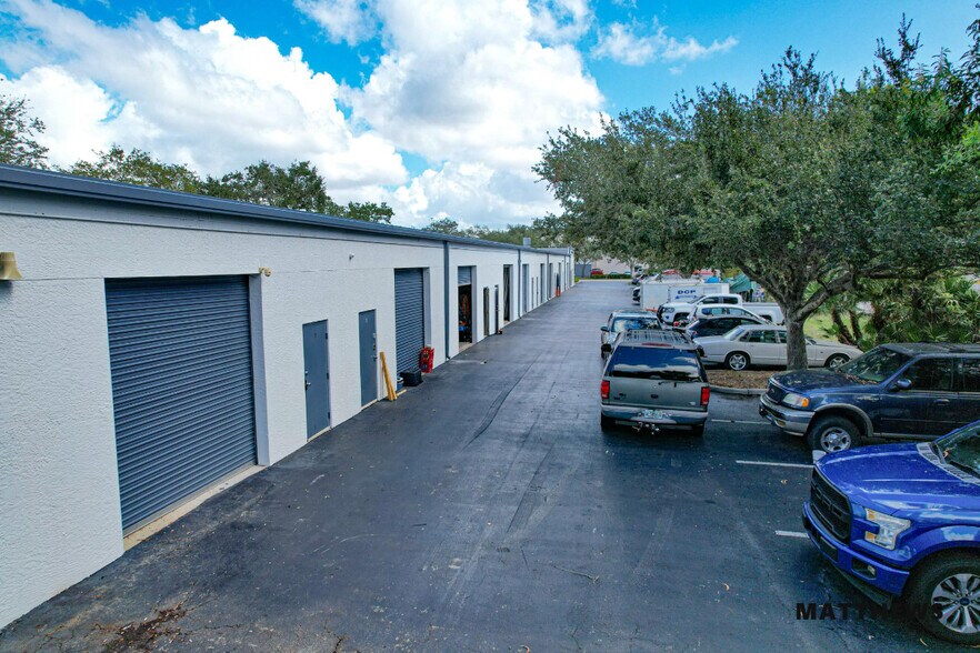 1447 Rail Head Blvd, Naples, FL à louer - Photo du bâtiment - Image 2 de 8