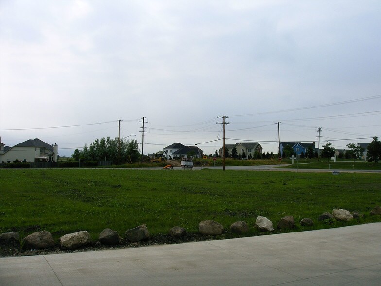 9581 Ackman Rd, Lake In The Hills, IL à vendre - Photo du bâtiment - Image 3 de 3