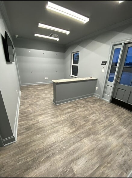 308 W Eastbank Dr, Gonzales, LA for lease - Building Photo - Image 2 of 4