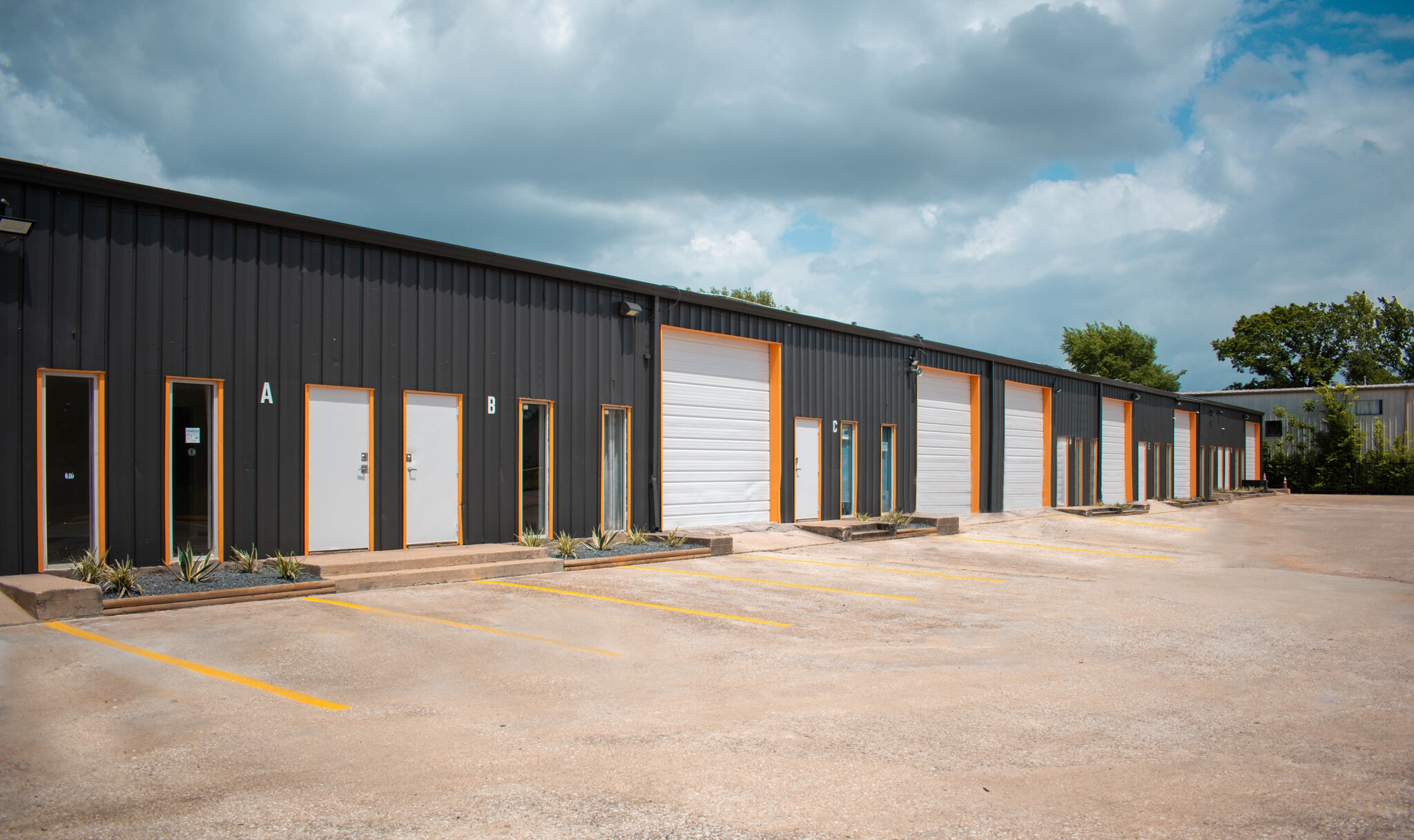 9050 Emnora Ln, Houston, TX for lease Building Photo- Image 1 of 10