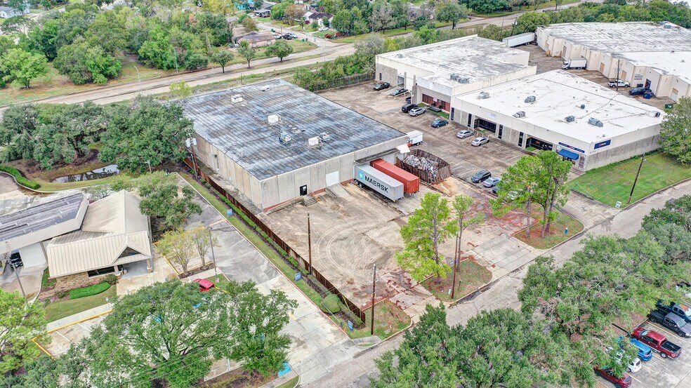 6131 Brookhill Dr, Houston, TX à louer - Photo du bâtiment - Image 2 de 3